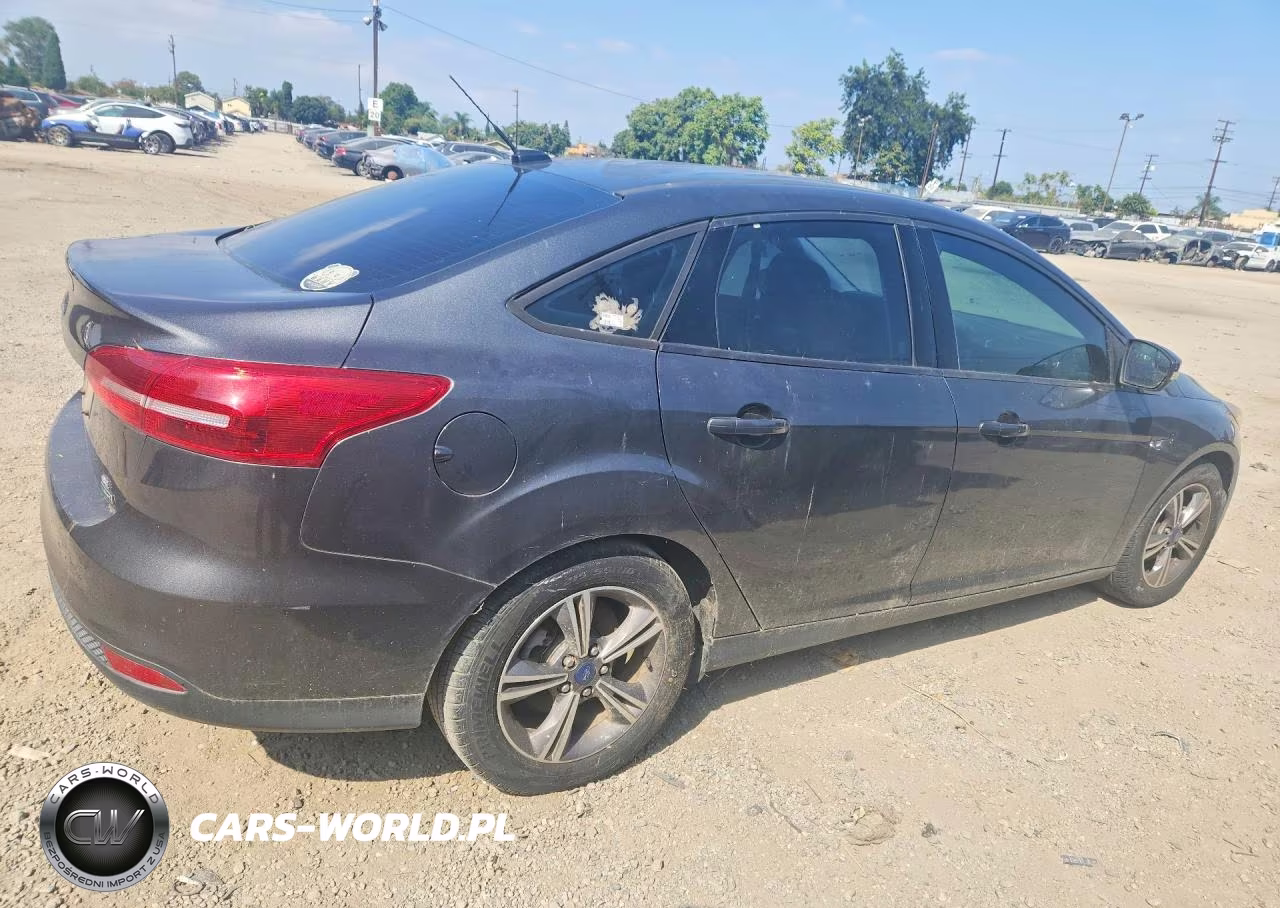 2017 Ford Focus Se VIN:1FADP3FE5HL306919 - 3
