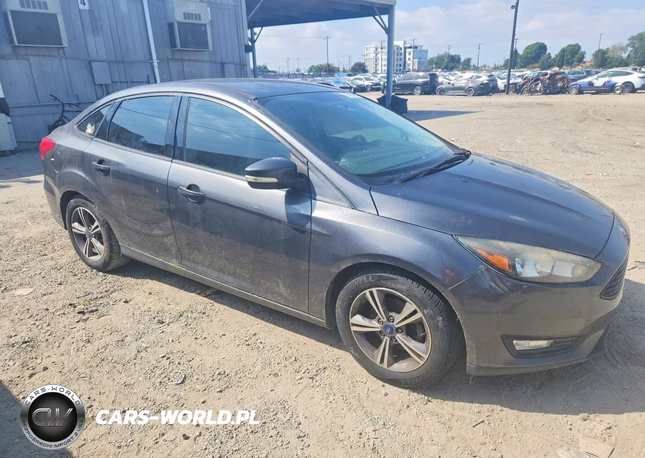 2017 Ford Focus Se VIN:1FADP3FE5HL306919 - 4