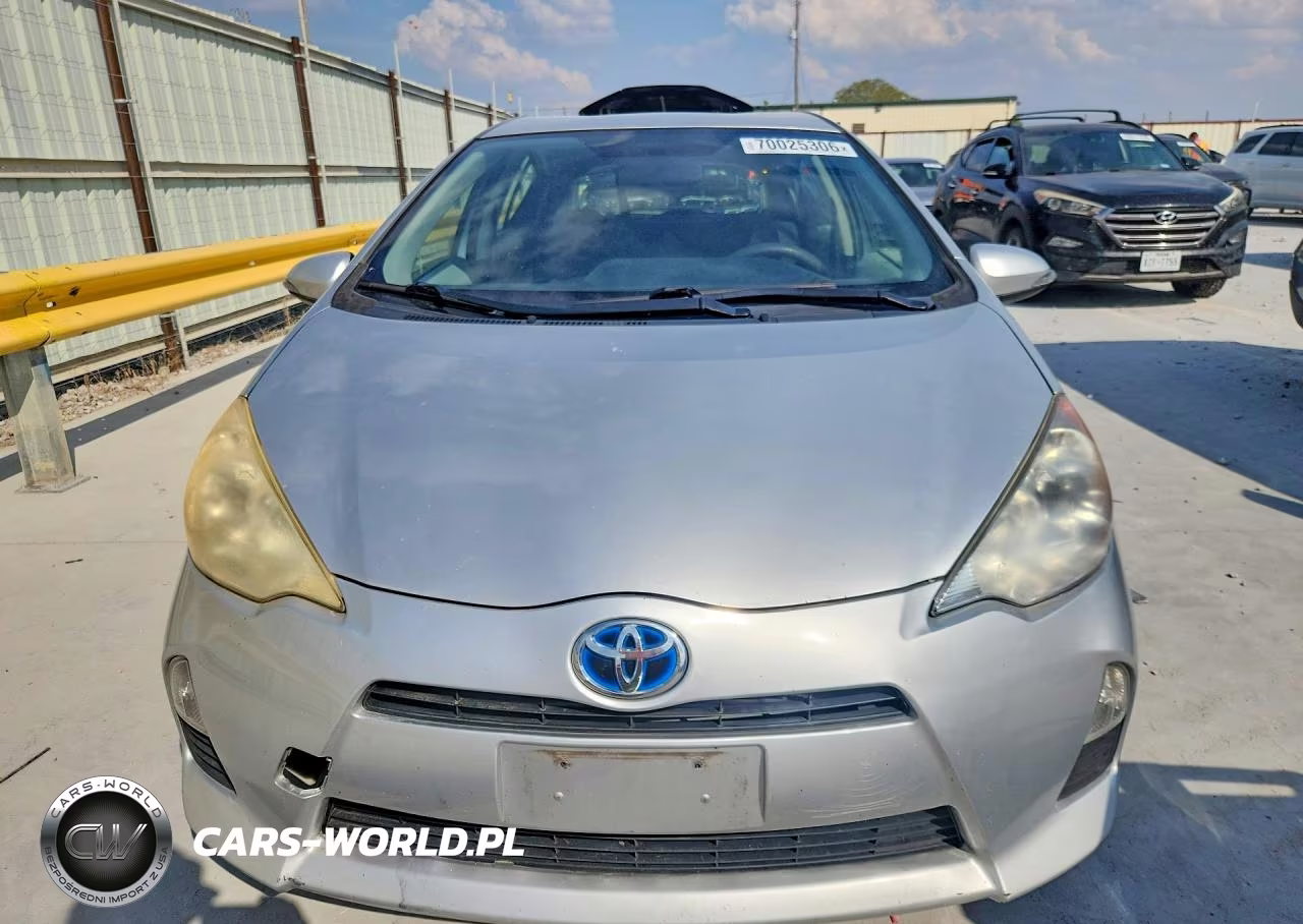 2013 Toyota Prius C Two VIN:JTDKDTB33D1056021 - 5