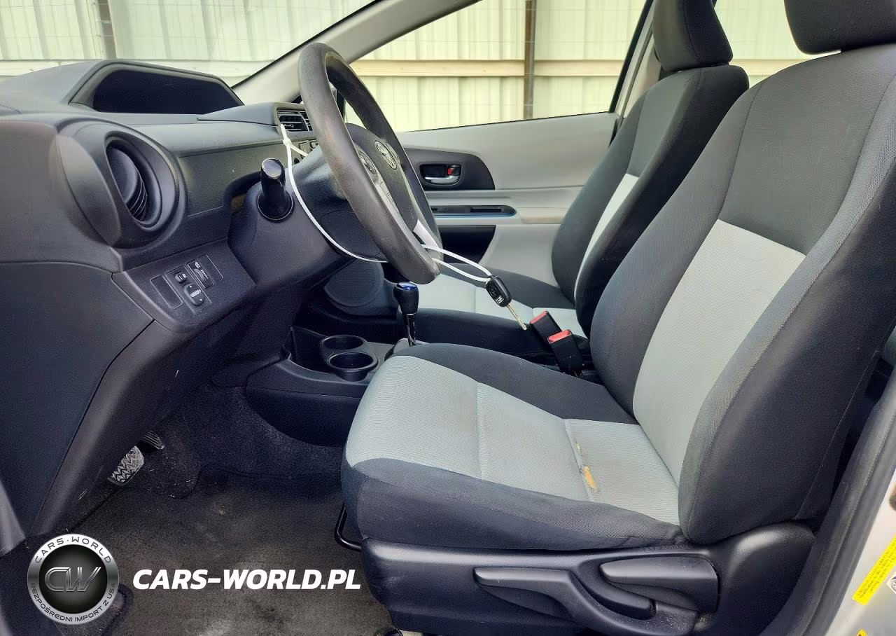 2013 Toyota Prius C Two VIN:JTDKDTB33D1056021 - 7