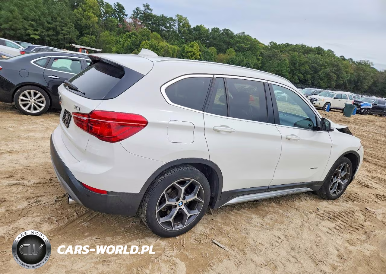 2018 BMW X1 xDrive28I VIN:WBXHT3C32J5K29143 - 3