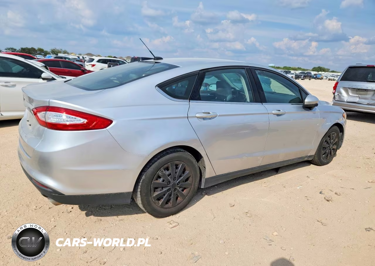 2014 Ford Fusion S VIN:3FA6P0G7XER394404 - 3