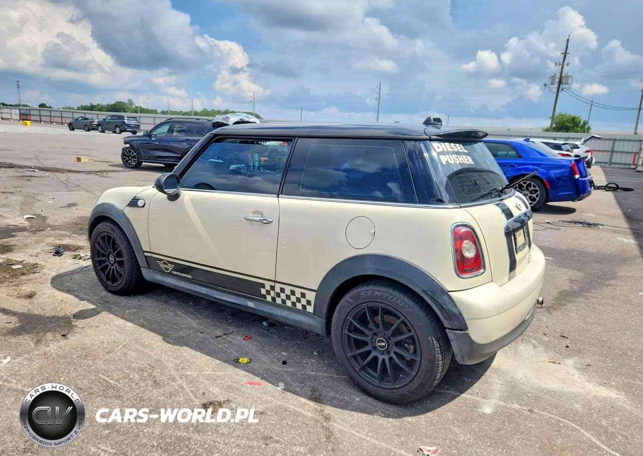 2009 Mini Cooper VIN:WMWMF33559TU75225 - 2