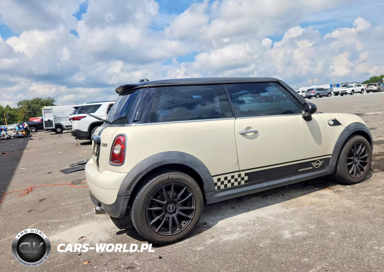 2009 Mini Cooper VIN:WMWMF33559TU75225 - 3