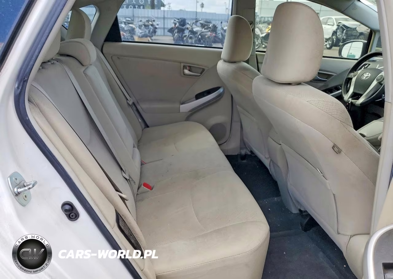 2013 Toyota Prius Two VIN:JTDKN3DU7D5569638 - 10