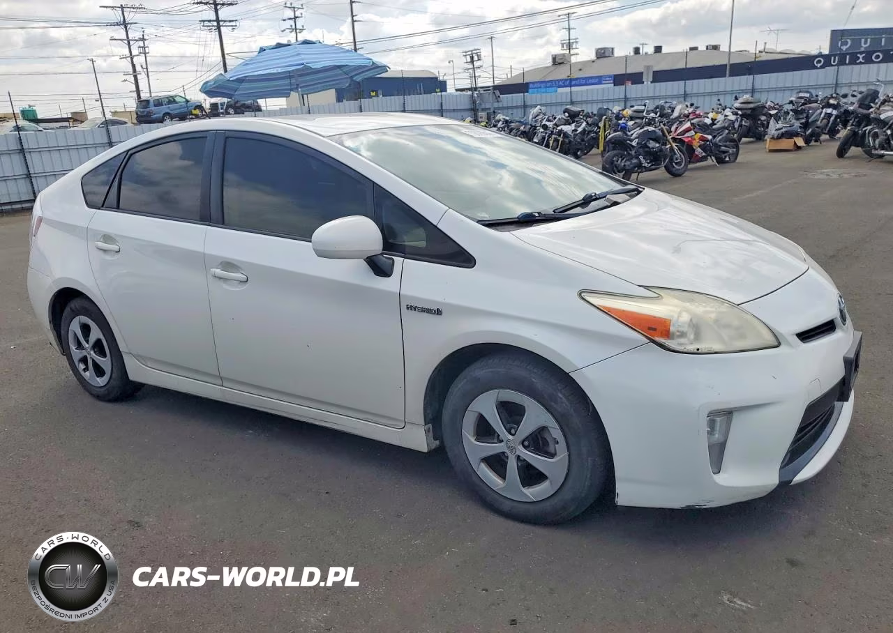 2013 Toyota Prius Two VIN:JTDKN3DU7D5569638 - 4