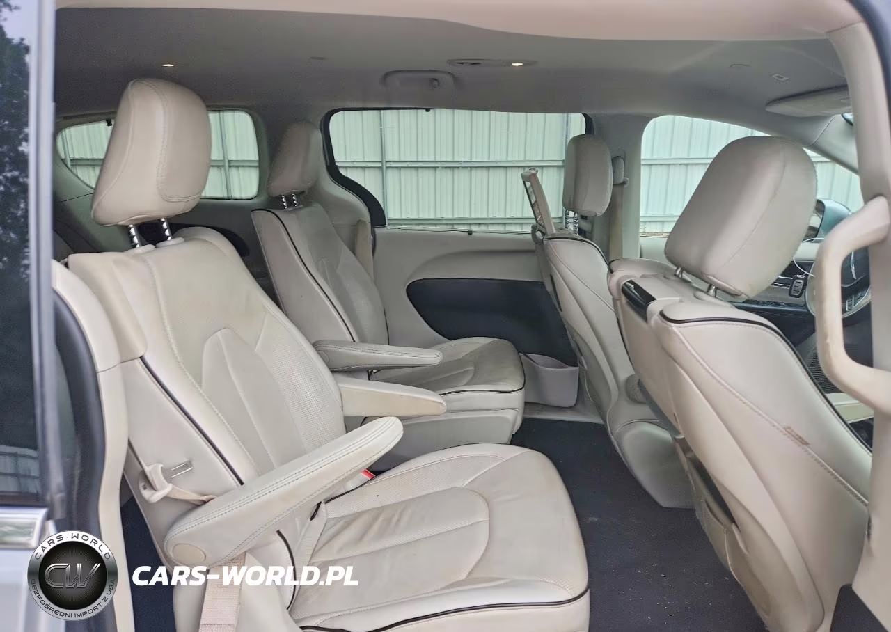 2018 Chrysler Pacifica Hybrid Limited VIN:2C4RC1N71JR144867 - 11