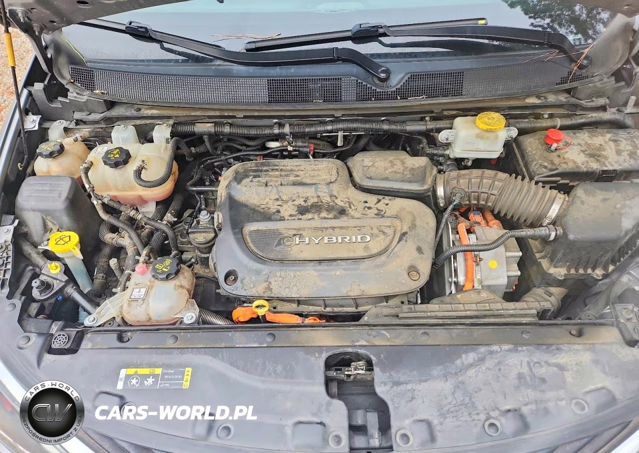 2018 Chrysler Pacifica Hybrid Limited VIN:2C4RC1N71JR144867 - 12
