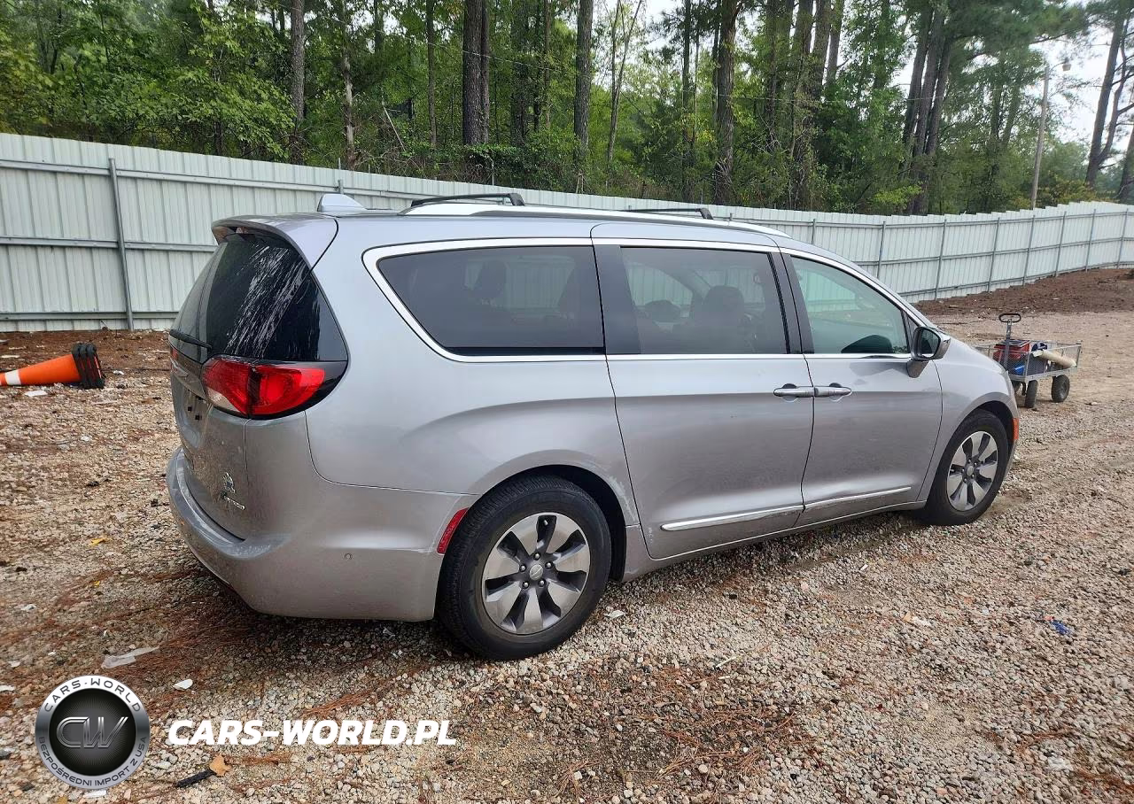 2018 Chrysler Pacifica Hybrid Limited VIN:2C4RC1N71JR144867 - 3