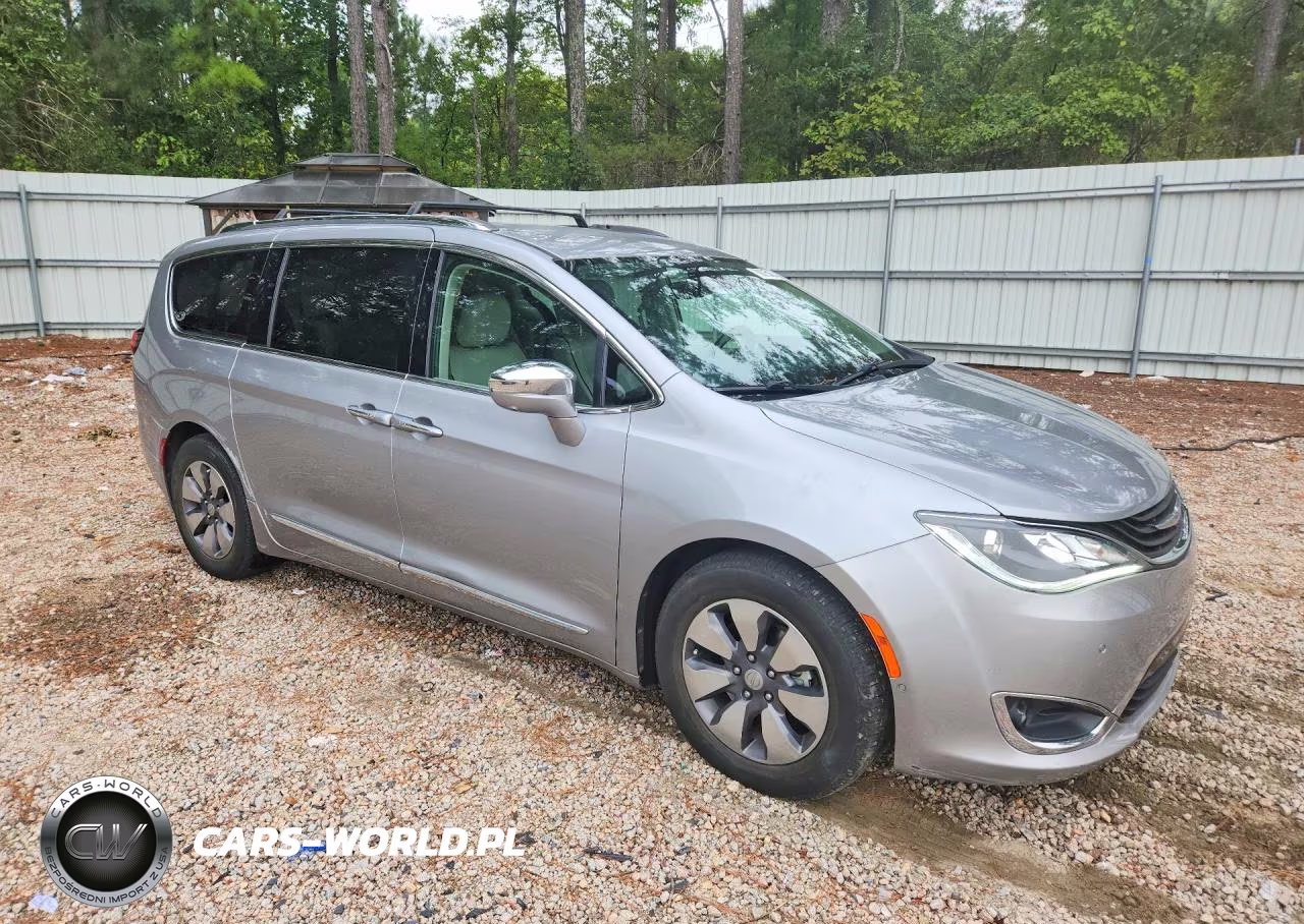 2018 Chrysler Pacifica Hybrid Limited VIN:2C4RC1N71JR144867 - 4