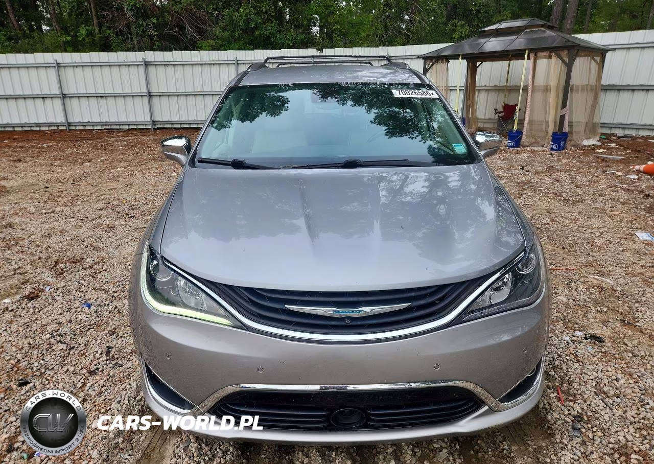 2018 Chrysler Pacifica Hybrid Limited VIN:2C4RC1N71JR144867 - 5