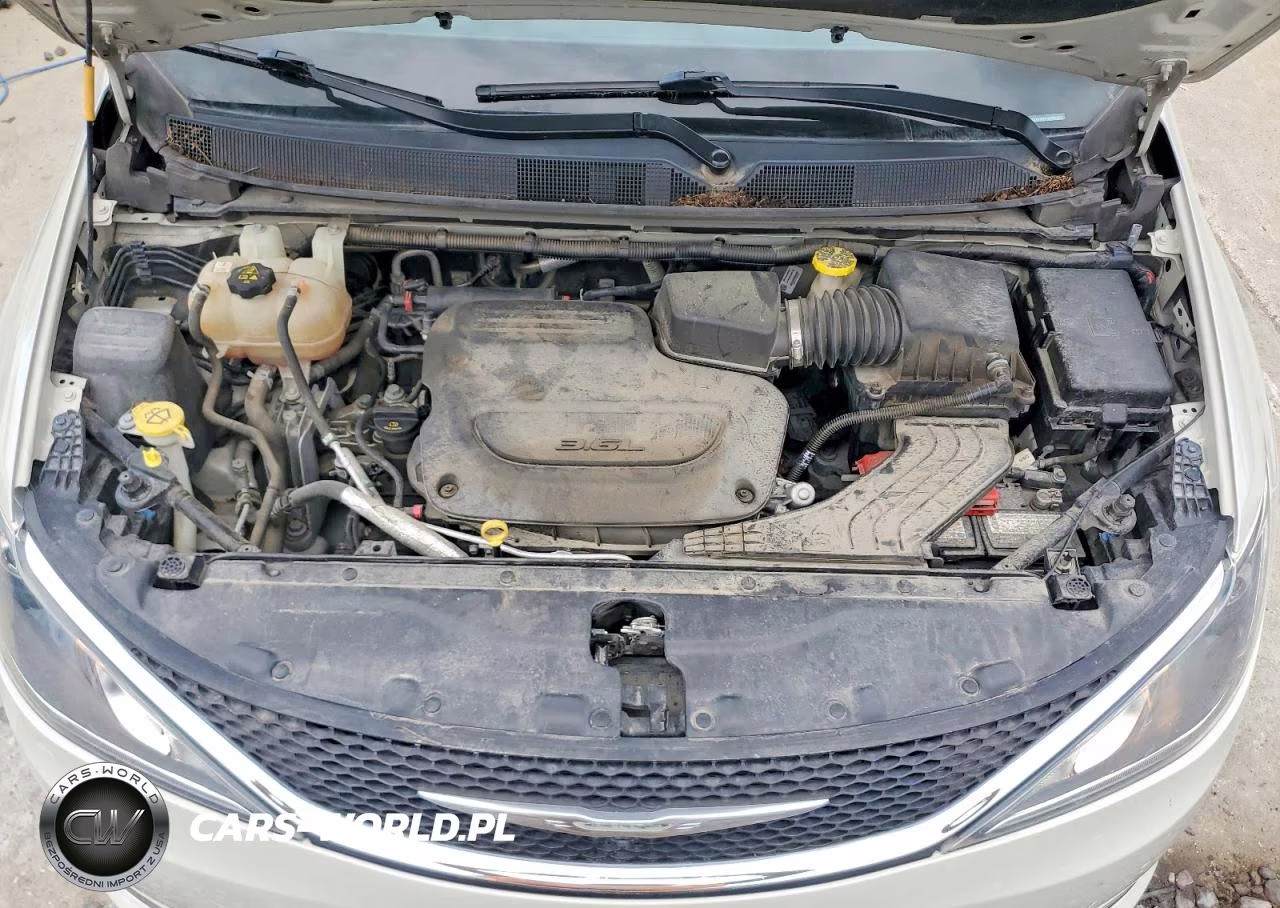 2019 Chrysler Pacifica Touring L Plus VIN:2C4RC1EG0KR746032 - 12