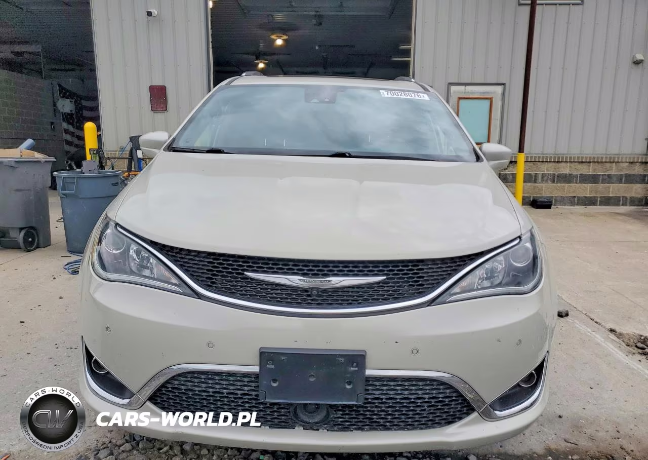 2019 Chrysler Pacifica Touring L Plus VIN:2C4RC1EG0KR746032 - 5