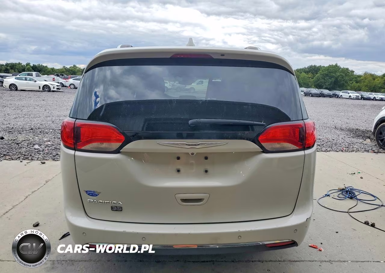 2019 Chrysler Pacifica Touring L Plus VIN:2C4RC1EG0KR746032 - 6