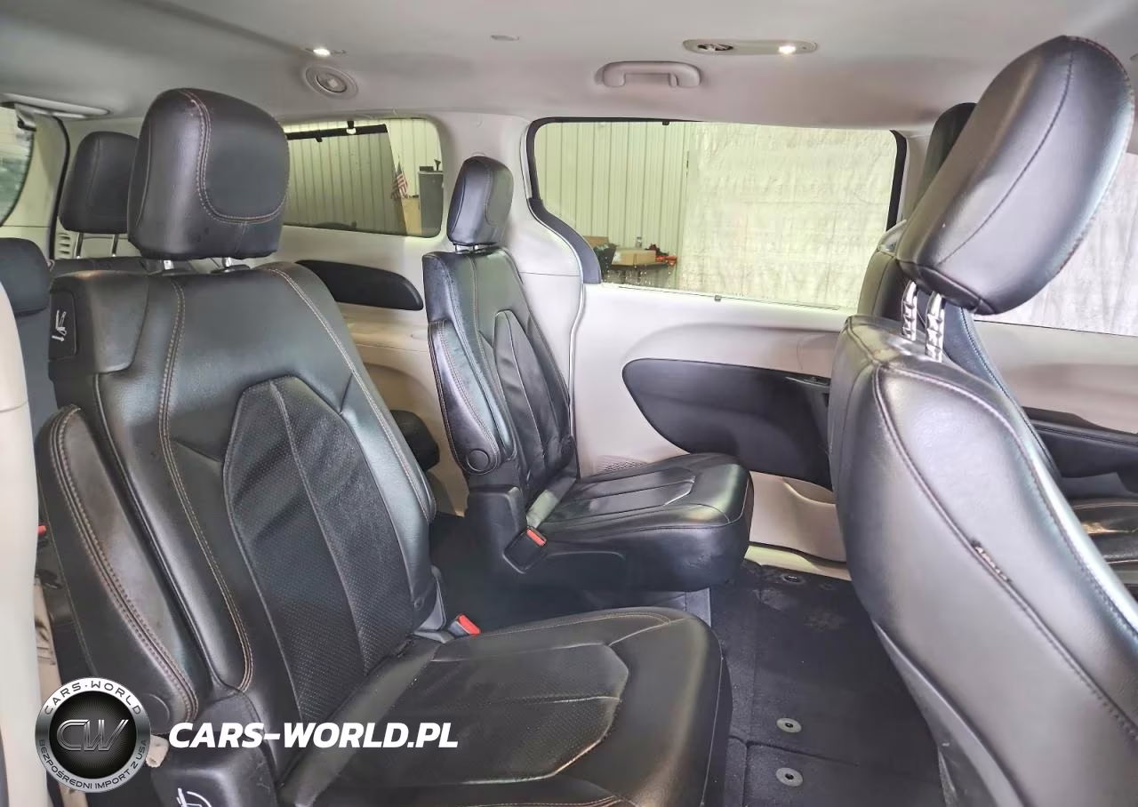 2018 Chrysler Pacifica Touring L VIN:2C4RC1BG8JR114818 - 11