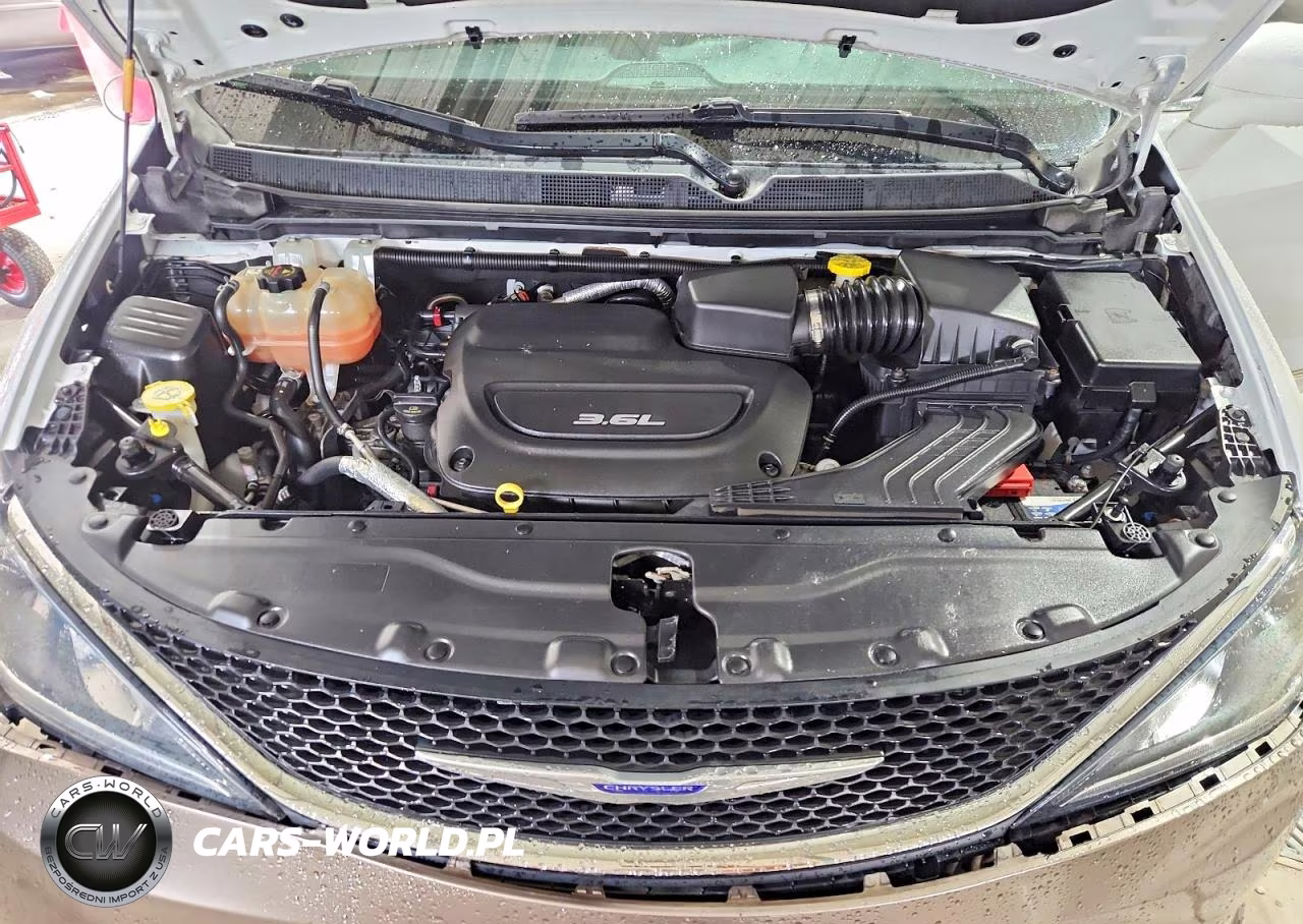 2018 Chrysler Pacifica Touring L VIN:2C4RC1BG8JR114818 - 12