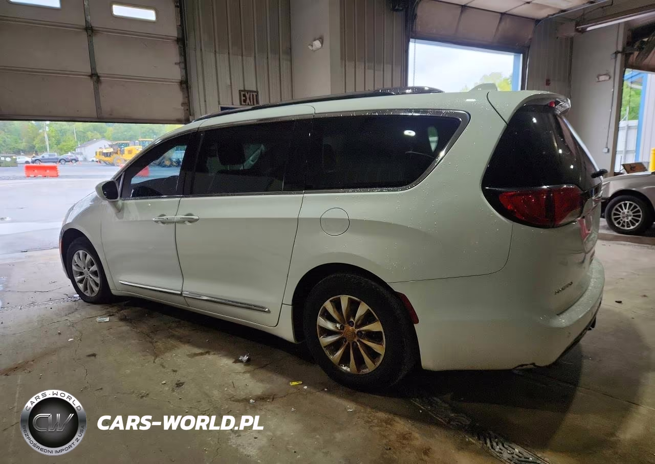 2018 Chrysler Pacifica Touring L VIN:2C4RC1BG8JR114818 - 2