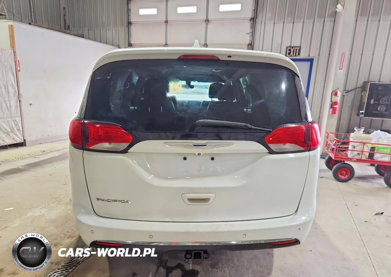 2018 Chrysler Pacifica Touring L VIN:2C4RC1BG8JR114818 - 6