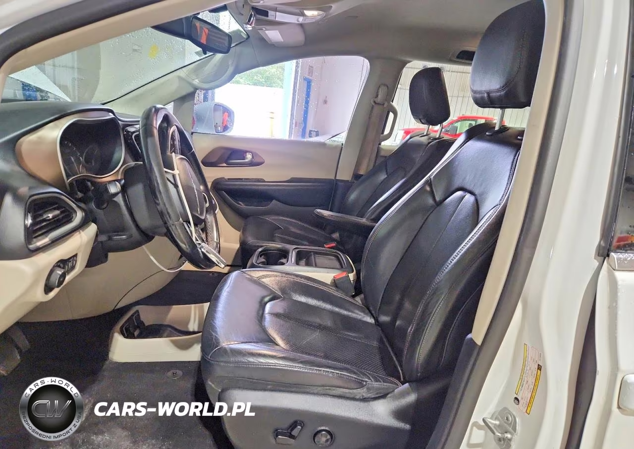 2018 Chrysler Pacifica Touring L VIN:2C4RC1BG8JR114818 - 7