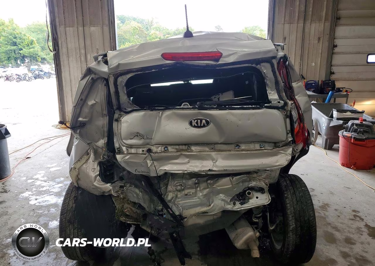 2017 Kia Soul + VIN:KNDJP3A55H7414017 - 6