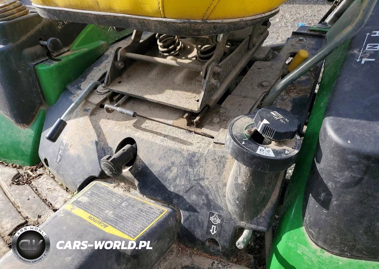 2021 John Deere 120R Tractor VIN:1LV1025RVMM833218 - 9