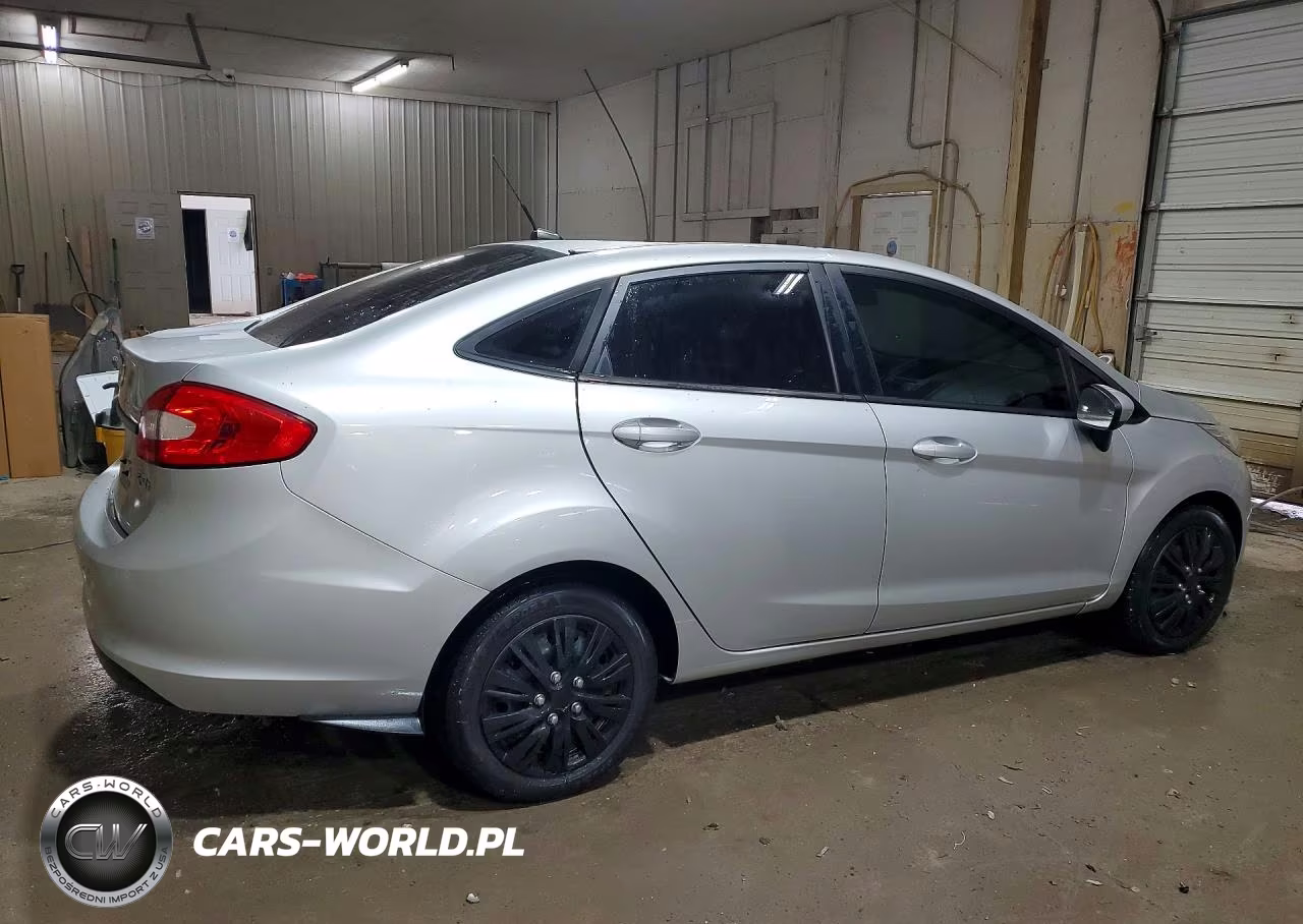 2013 Ford Fiesta S VIN:3FADP4AJ8DM107575 - 3