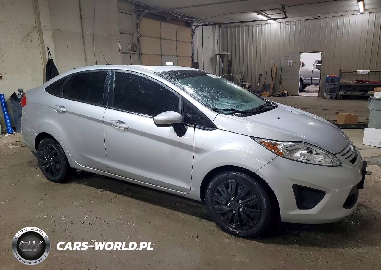 2013 Ford Fiesta S VIN:3FADP4AJ8DM107575 - 4