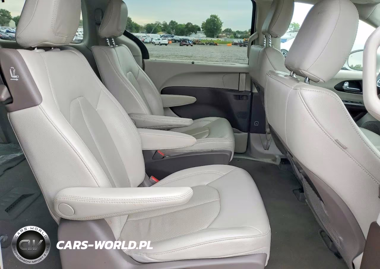 2021 Chrysler Pacifica Hybrid Touring L VIN:2C4RC1L78MR586973 - 11