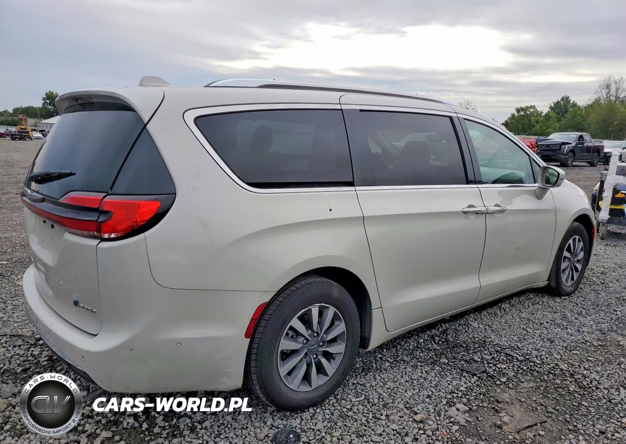 2021 Chrysler Pacifica Hybrid Touring L VIN:2C4RC1L78MR586973 - 3