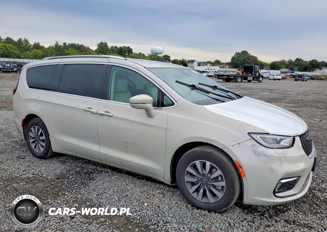 2021 Chrysler Pacifica Hybrid Touring L VIN:2C4RC1L78MR586973 - 4