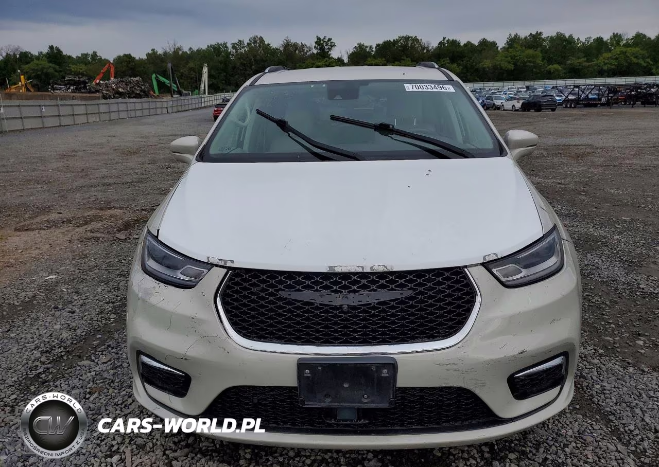 2021 Chrysler Pacifica Hybrid Touring L VIN:2C4RC1L78MR586973 - 5