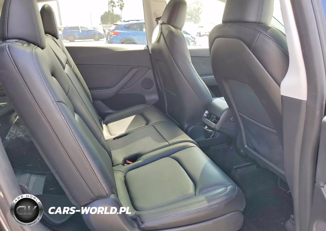 2024 Tesla Model Y VIN:7SAYGAEE4RF115467 - 10