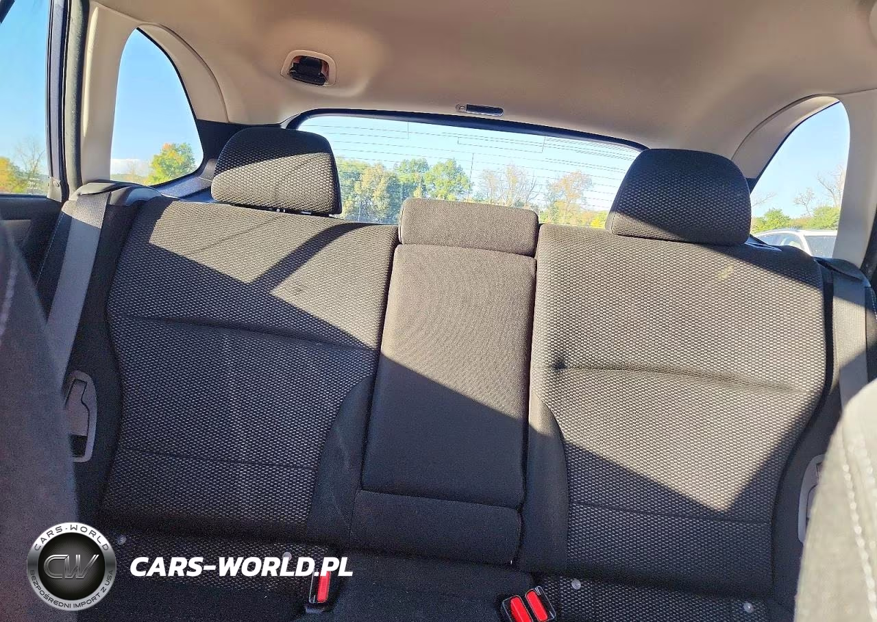 2018 Subaru Outback 2.5I Premium VIN:4S4BSAFC2J3393733 - 10