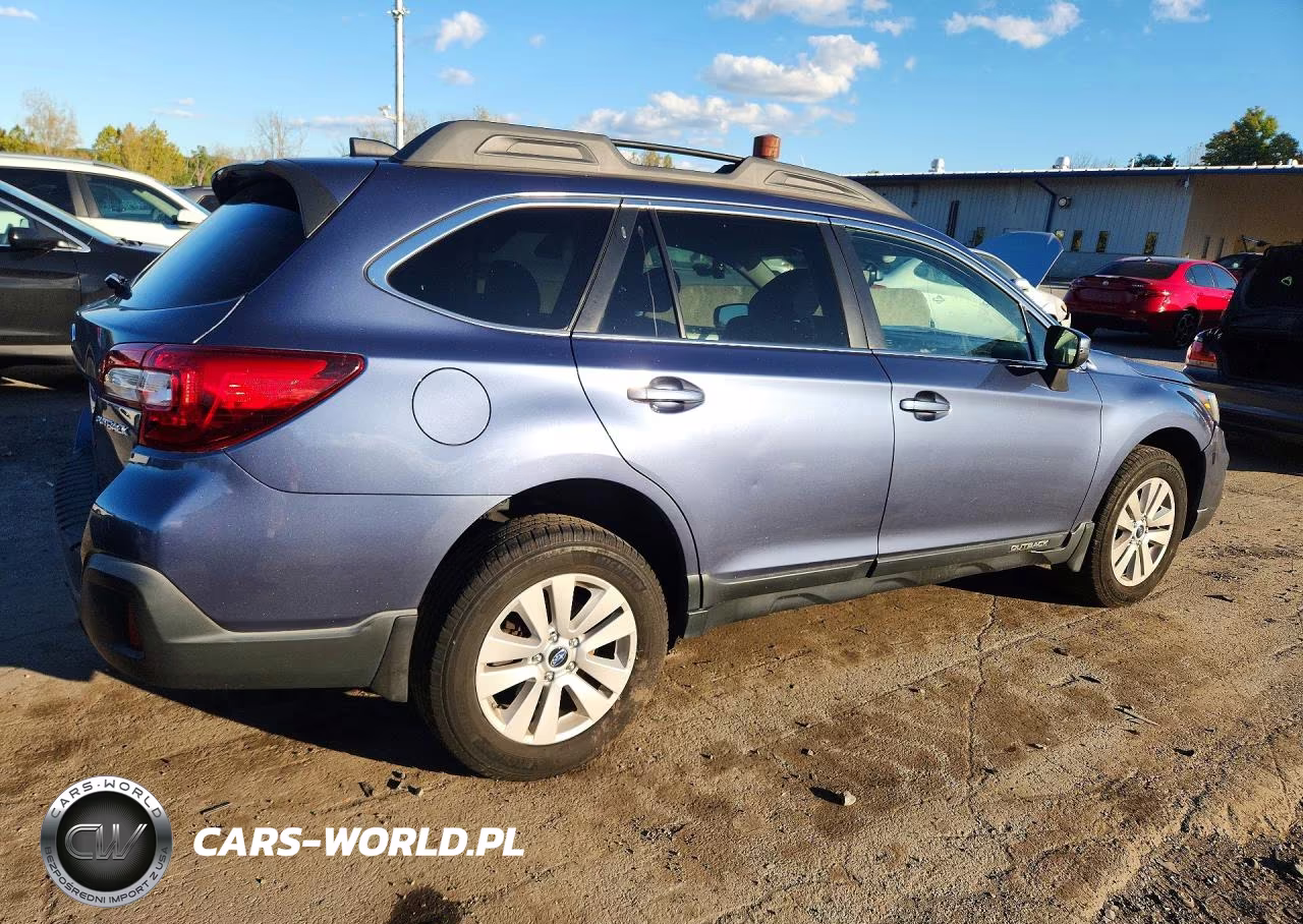 2018 Subaru Outback 2.5I Premium VIN:4S4BSAFC2J3393733 - 3