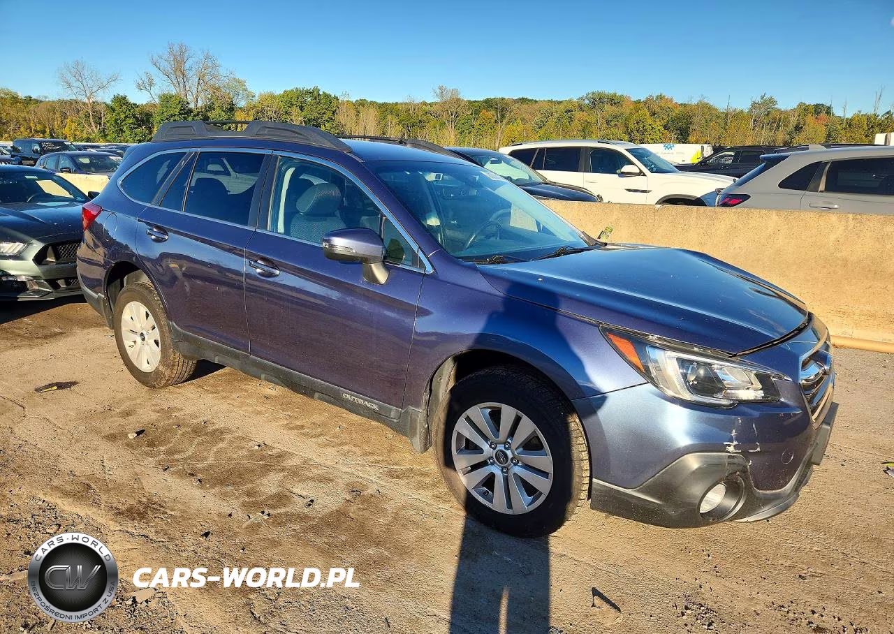 2018 Subaru Outback 2.5I Premium VIN:4S4BSAFC2J3393733 - 4