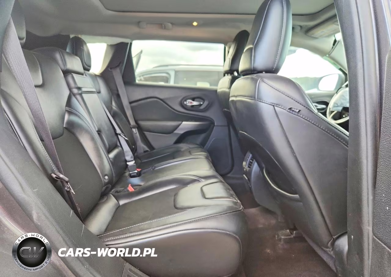 2019 Jeep Cherokee Latitude Plus VIN:1C4PJMLBXKD136888 - 11