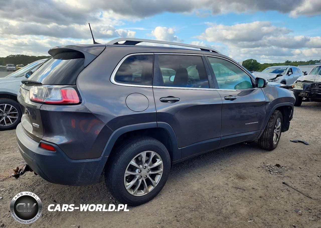 2019 Jeep Cherokee Latitude Plus VIN:1C4PJMLBXKD136888 - 3