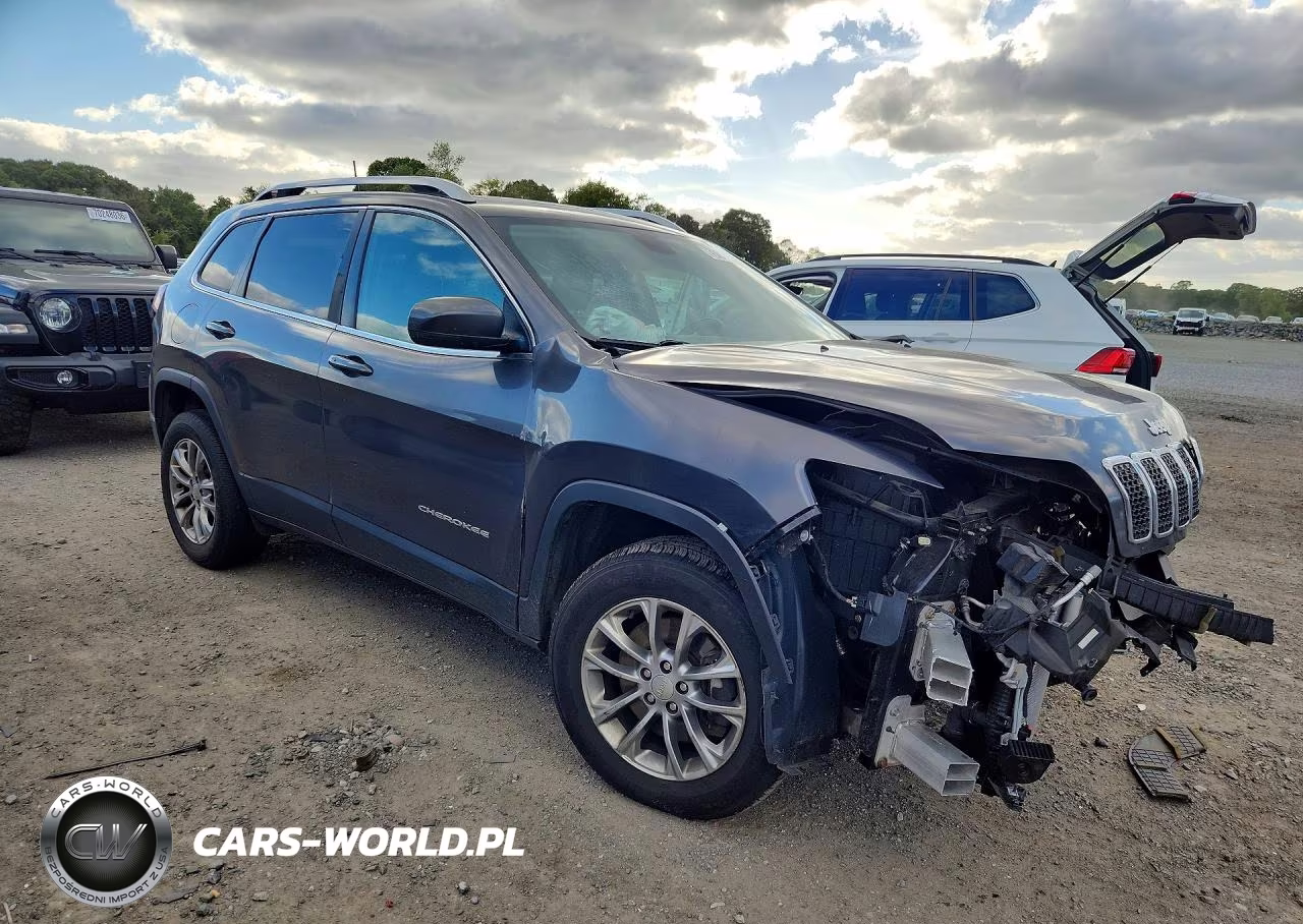 2019 Jeep Cherokee Latitude Plus VIN:1C4PJMLBXKD136888 - 4