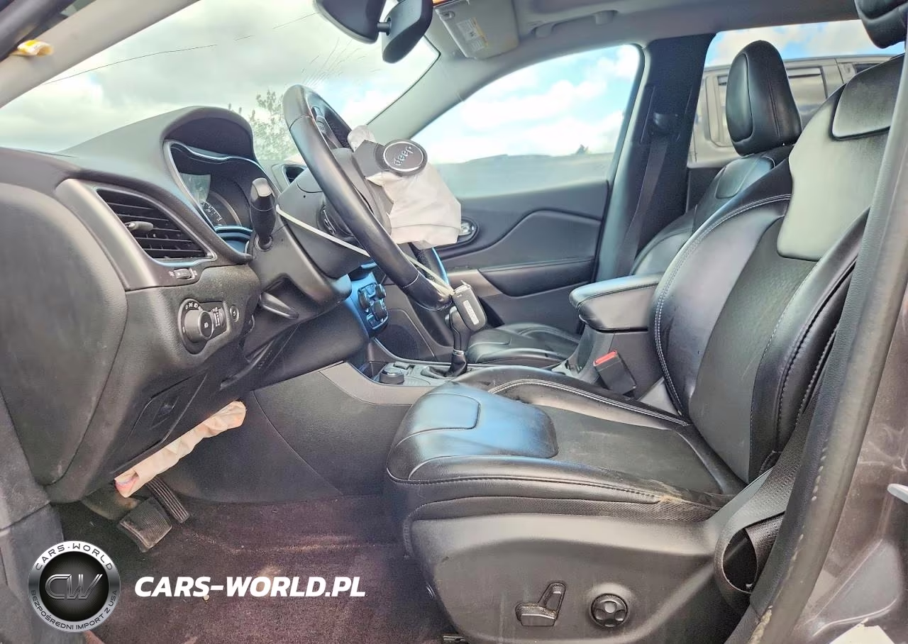 2019 Jeep Cherokee Latitude Plus VIN:1C4PJMLBXKD136888 - 7