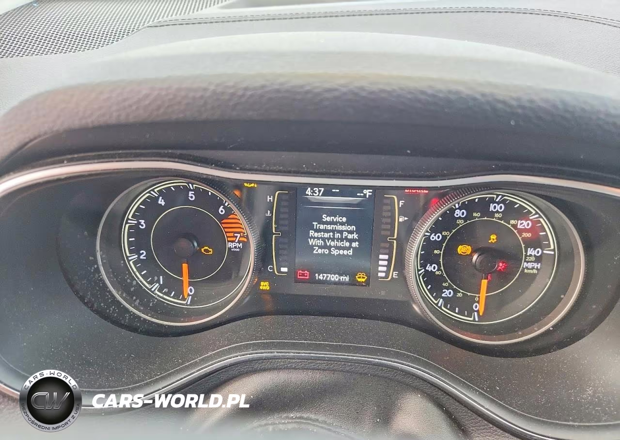 2019 Jeep Cherokee Latitude Plus VIN:1C4PJMLBXKD136888 - 9