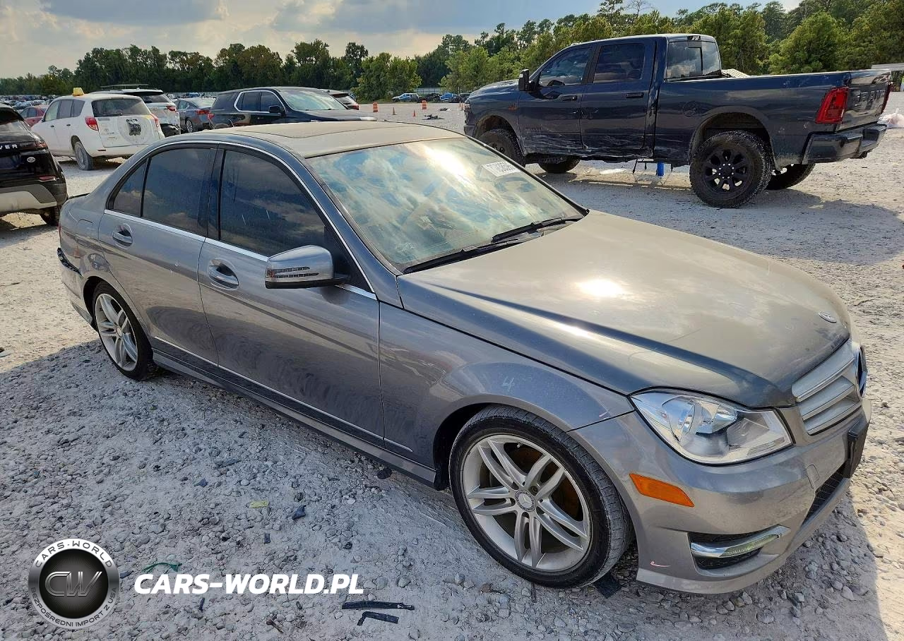 2013 Mercedes-Benz C 250 VIN:WDDGF4HB3DR299985 - 4