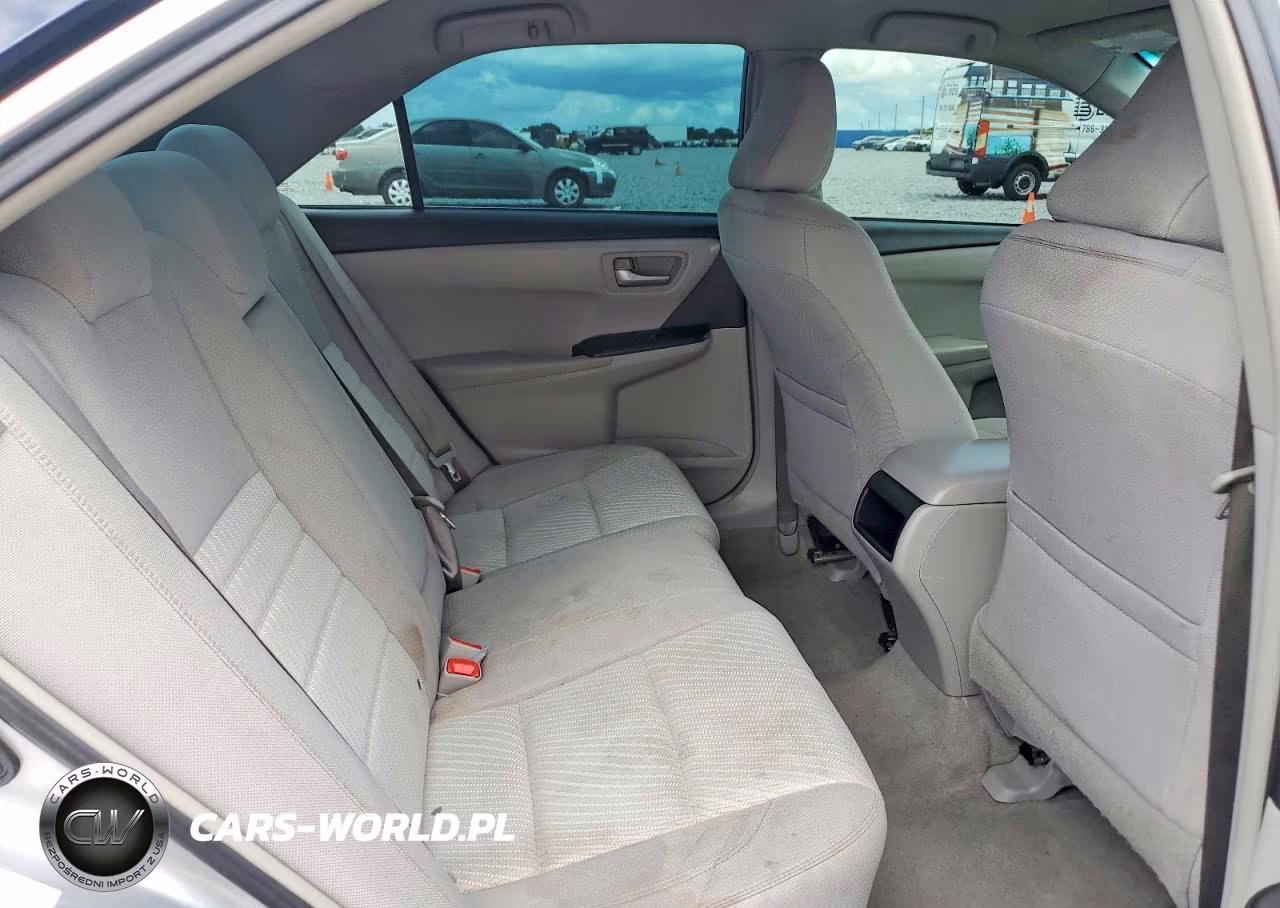 2016 Toyota Camry Le VIN:4T4BF1FK2GR580765 - 10