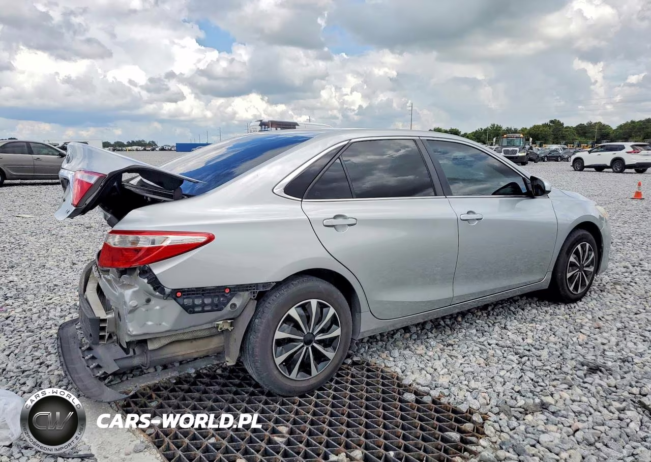 2016 Toyota Camry Le VIN:4T4BF1FK2GR580765 - 3