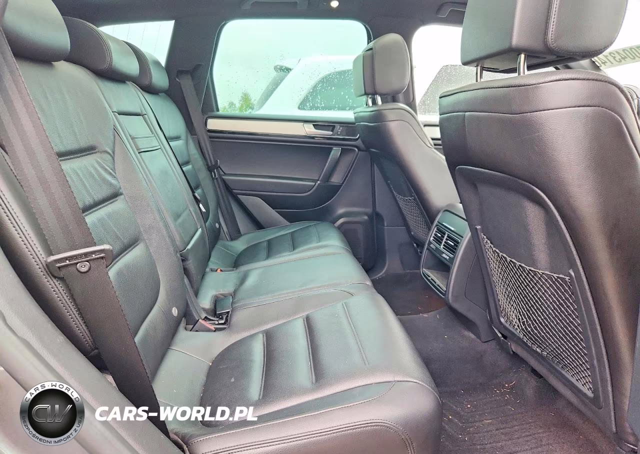 2017 Volkswagen Touareg Wolfsburg VIN:WVGRF7BP5HD001072 - 10