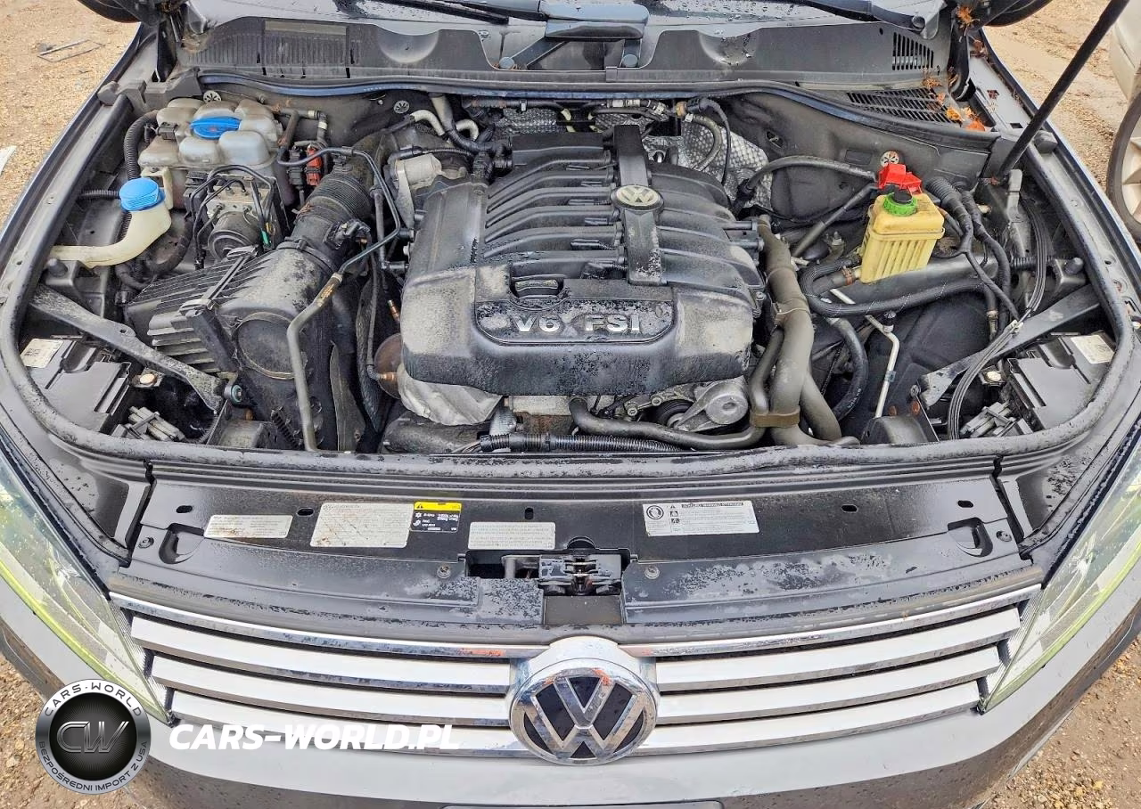 2017 Volkswagen Touareg Wolfsburg VIN:WVGRF7BP5HD001072 - 11