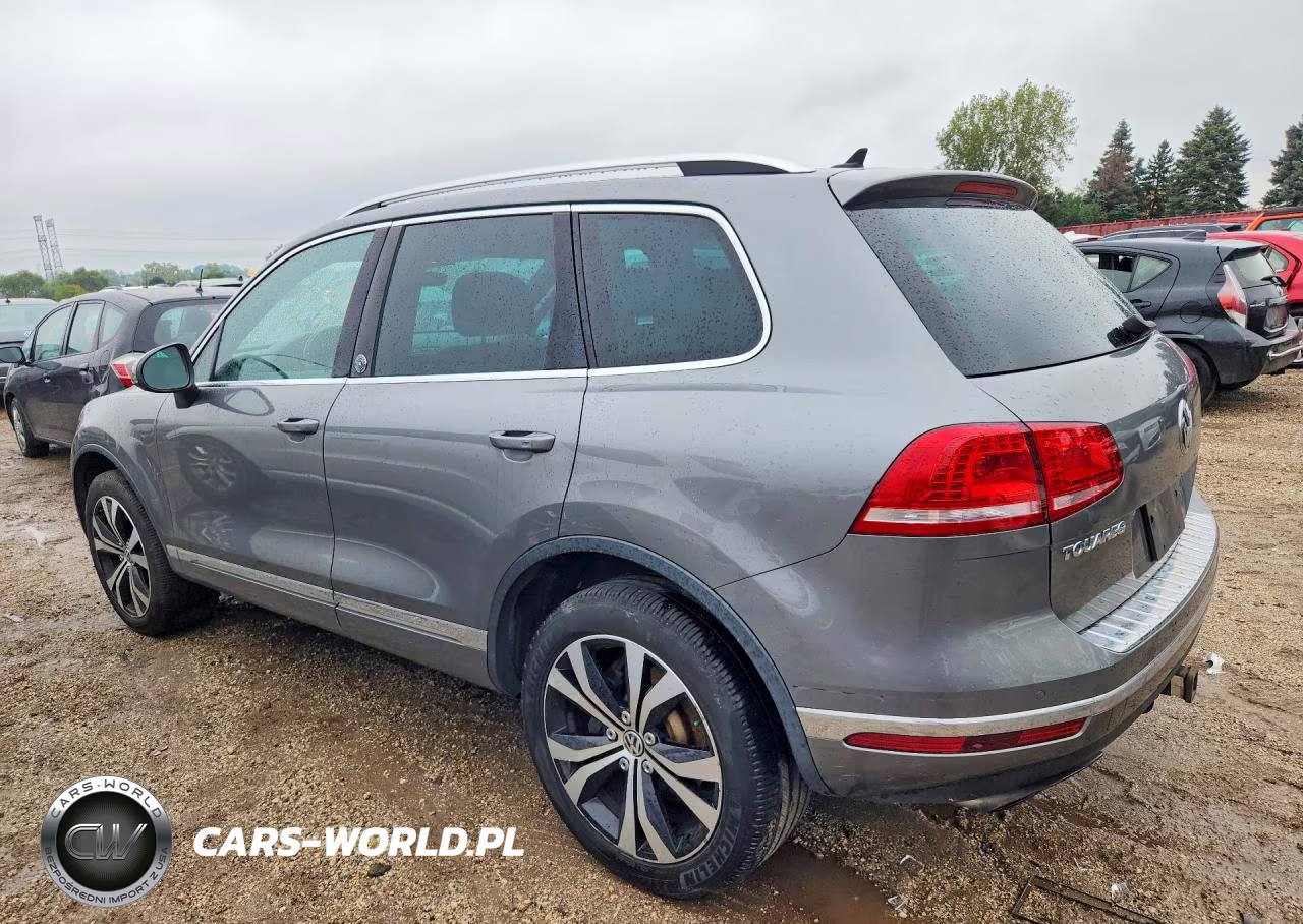 2017 Volkswagen Touareg Wolfsburg VIN:WVGRF7BP5HD001072 - 2