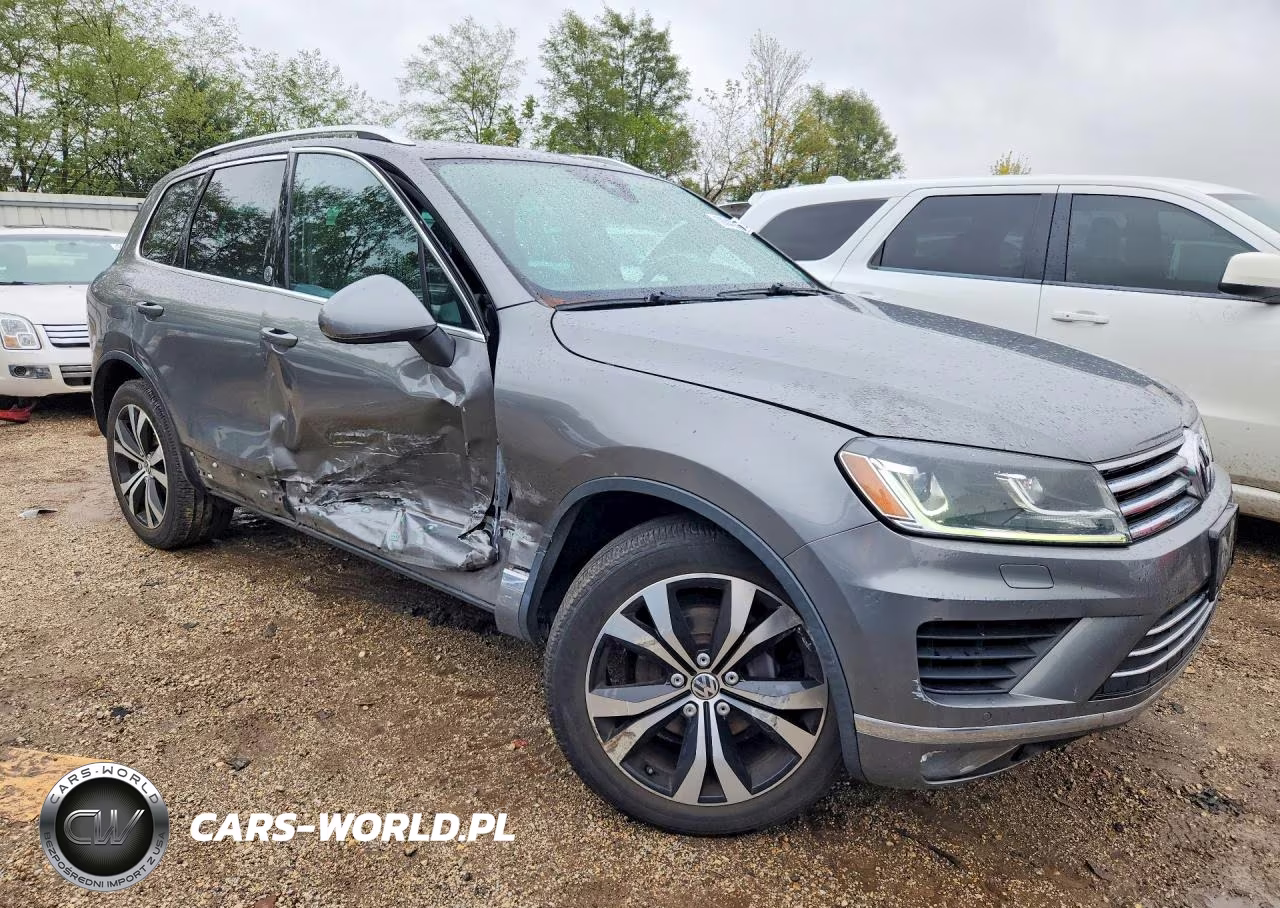 2017 Volkswagen Touareg Wolfsburg VIN:WVGRF7BP5HD001072 - 4