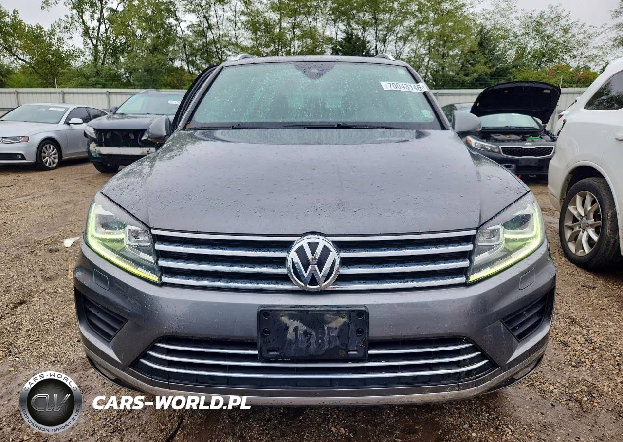 2017 Volkswagen Touareg Wolfsburg VIN:WVGRF7BP5HD001072 - 5