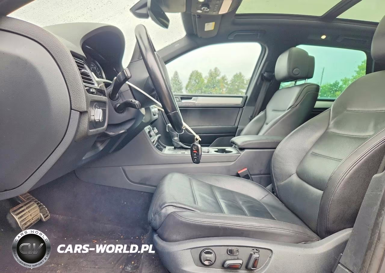 2017 Volkswagen Touareg Wolfsburg VIN:WVGRF7BP5HD001072 - 7