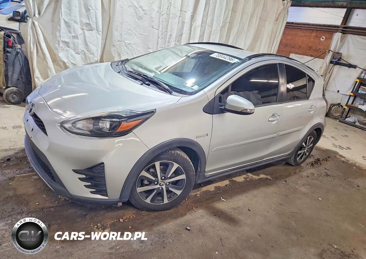 2018 Toyota Prius C One VIN:JTDKDTB34J1604443 - 1